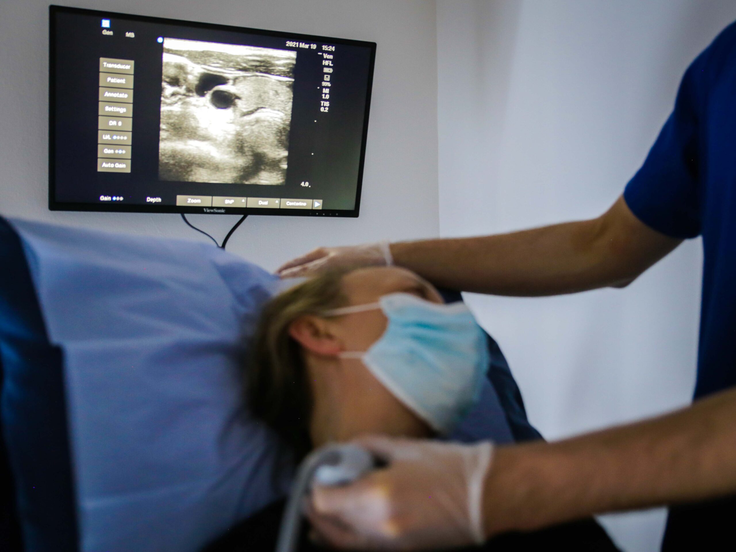 ultrasound-level-2-volunteer-scanning advanced-pocus-ultrasound-level-2